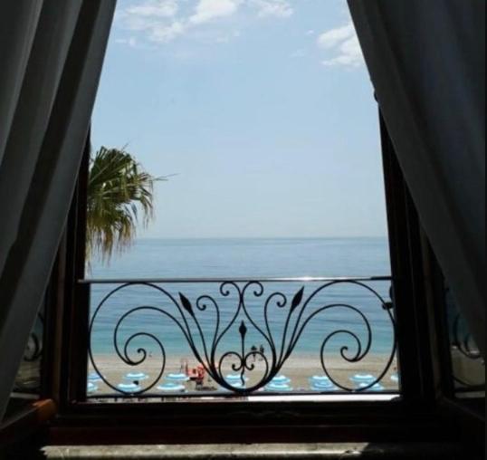 Palazzo Durante Hotel Letojanni Luaran gambar